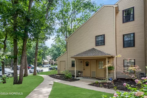 22 Bayberry Ct, Jackson, NJ 08527