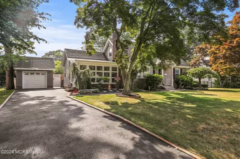 202 Highwood Rd, Oakhurst, NJ 07755