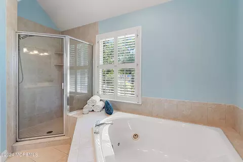 Bath - 539 Adamston Rd, Brick, NJ 08723 photo 4 of 7