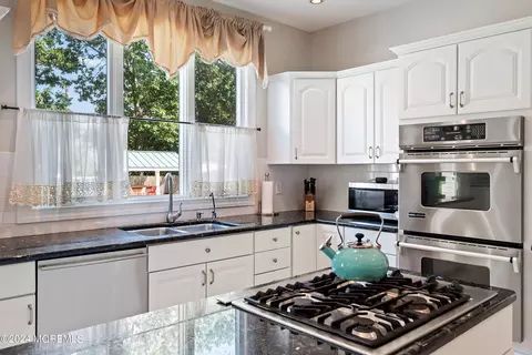 Kitchen - 539 Adamston Rd, Brick, NJ 08723 photo 3 of 5