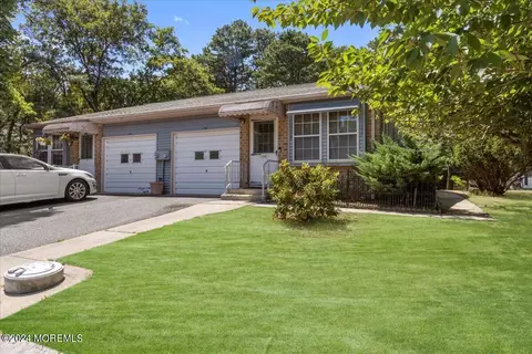 12 Ivy Ct #B, Whiting, NJ 08759