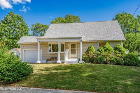 25 Dartmouth Dr, Jackson, NJ 08527