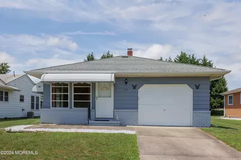 107 Port Royal Dr, Toms River, NJ 08757