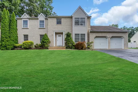 206 Superior Ct, Toms River, NJ 08755