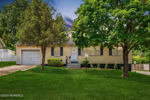 74 Pinewood Rd, Howell, NJ 07731