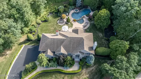 14 Greentree Ct, Howell, NJ 07731