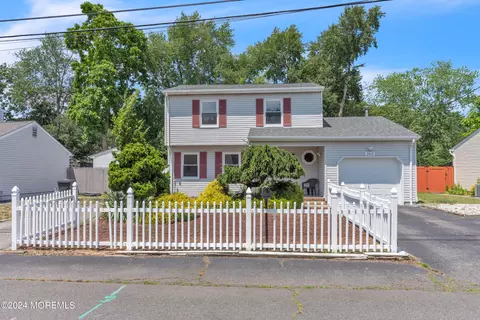 2412 6th Ave, Toms River, NJ 08753