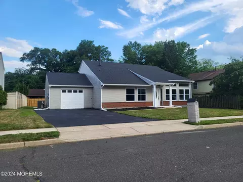 7 Elm Pl, Matawan, NJ 07747