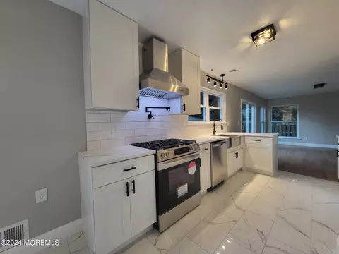 Kitchen - 7 Elm Pl, Matawan, NJ 07747 photo 1 of 2