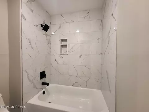 Bath - 7 Elm Pl, Matawan, NJ 07747 photo 2 of 4
