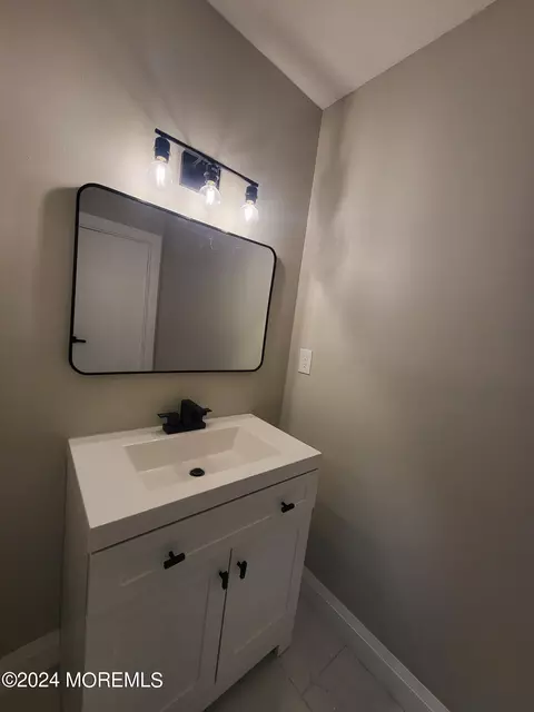 Bath - 7 Elm Pl, Matawan, NJ 07747 photo 4 of 4