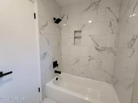 Bath - 7 Elm Pl, Matawan, NJ 07747 photo 3 of 4