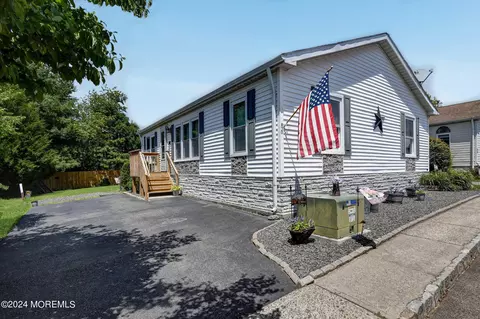 86 Seattle Slew Dr, Howell, NJ 07731