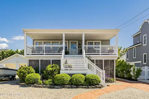 313 Essex Ave, Beach Haven, NJ 08008