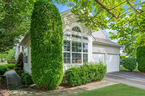 1 Barcelona Ct, Manchester, NJ 08759