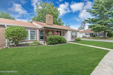 472 Chelsea Ct # B, Manchester, NJ 08759