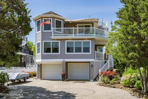 14 W 6th St, Barnegat Light, NJ 08006