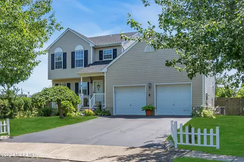 11 Waterview Ct, Neptune City, NJ 07753