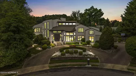 19 Jamie Ct, Morganville, NJ 07751