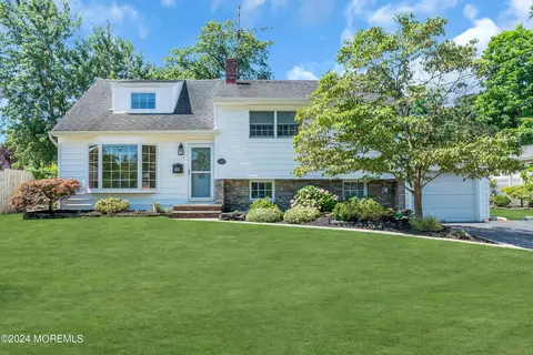 4 Locust Ter, New Monmouth, NJ 07748