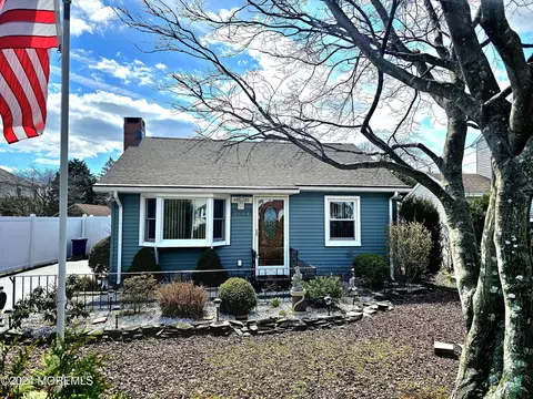 2608 Newark Ave, Point Pleasant, NJ 08742