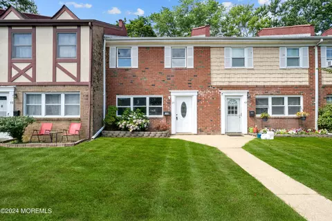 100 Briar Mills Dr, Brick, NJ 08724