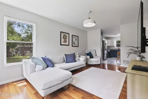965 Irwin Pl, North Brunswick, NJ 08902