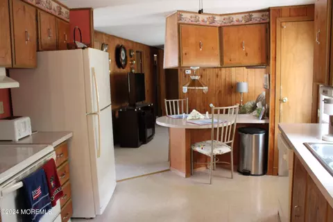 33 Eagle Ln, Whiting, NJ 08759 photo 3