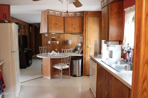 33 Eagle Ln, Whiting, NJ 08759 photo 5