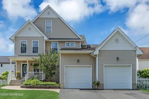 1210 Burns Ave, Toms River, NJ 08753