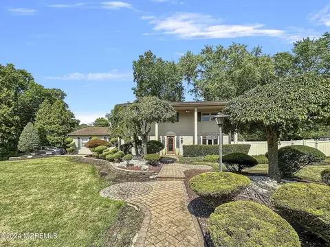 6 Harvey Rd, Marlboro, NJ 07746