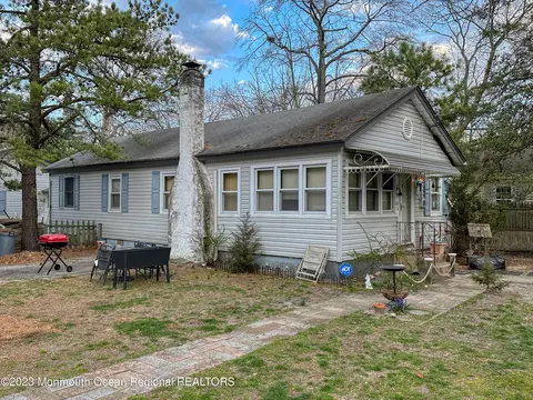 83 Woodland Dr, Brick, NJ 08723