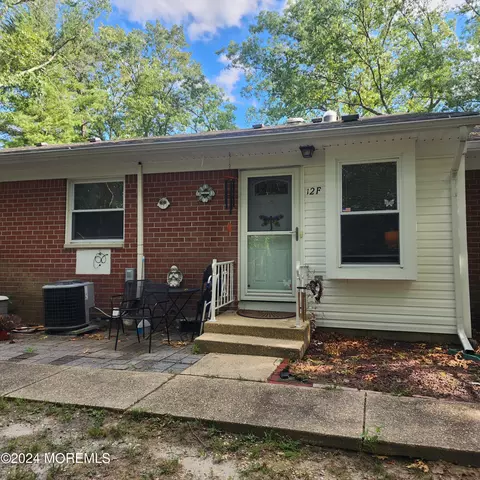 12 Swift Ln #F, Whiting, NJ 08759