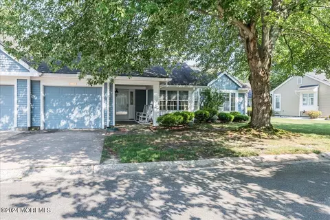 885 Liverpool Cir # B, Manchester, NJ 08759