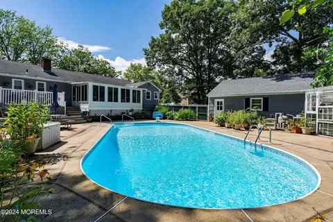 471 Clifton Ave, Bayville, NJ 08721