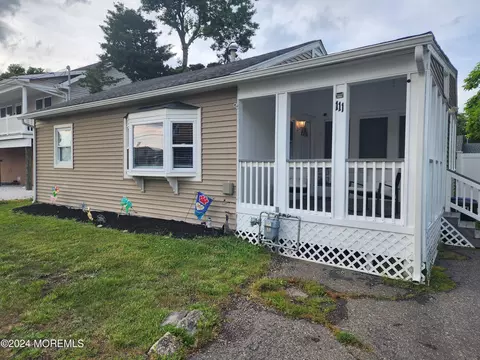 111 Bonita Rd, Waretown, NJ 08758