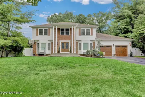 9 Shawnee Ct, Manalapan, NJ 07726