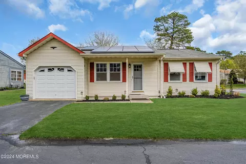 11 Longwood Dr # A, Whiting, NJ 08759