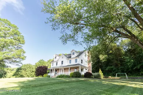 79 Burlington Path Rd, Cream Ridge, NJ 08514