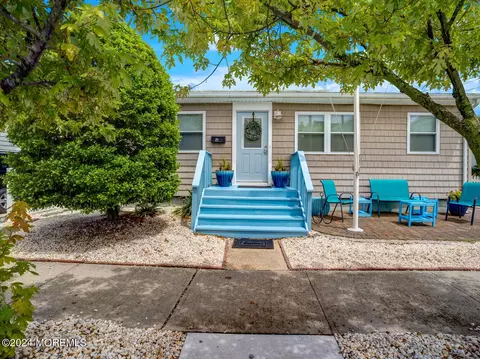 21 Brooklyn Ave, Lavallette, NJ 08735