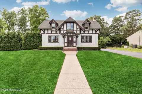 232 Pinecrest Rd, Oakhurst, NJ 07755