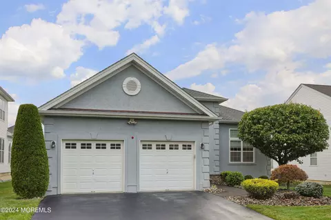 189 Tournament Dr, Monroe, NJ 08831