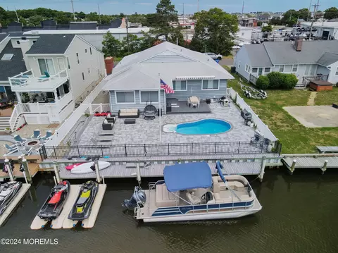 11 Anchor Sq, Toms River, NJ 08753