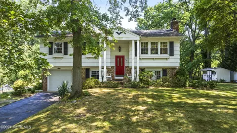 23 Emory Dr, Lincroft, NJ 07738