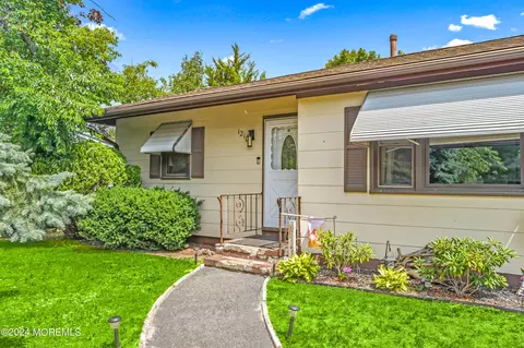 1210 Hancock Rd, Toms River, NJ 08753