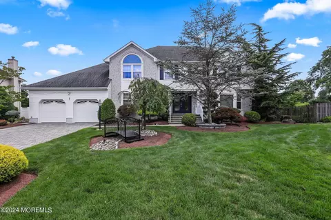 59 Amagansett Dr, Morganville, NJ 07751