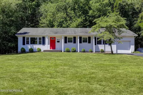 11 Tarrytown Rd, Manalapan, NJ 07726
