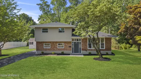 39 Koenig Ln, Freehold, NJ 07728