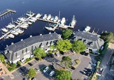 204 Spinnakers Cv, Toms River, NJ 08753