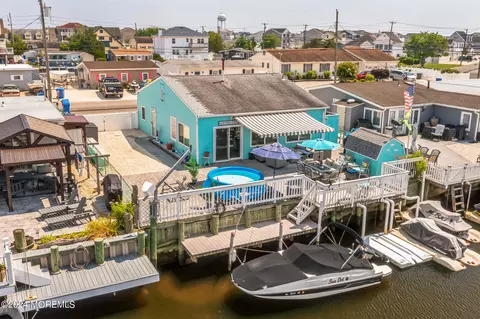 16 Beverly Ln, Manahawkin, NJ 08050